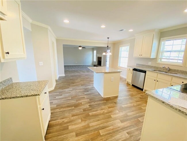 Building Photo - 1825 Miller Lake Dr