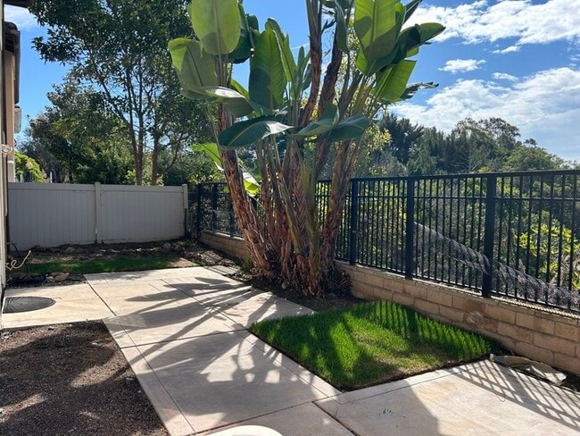 Building Photo - INCREDIBLE 4BD 3.5BA TWO STORY HOUSE FOR L...