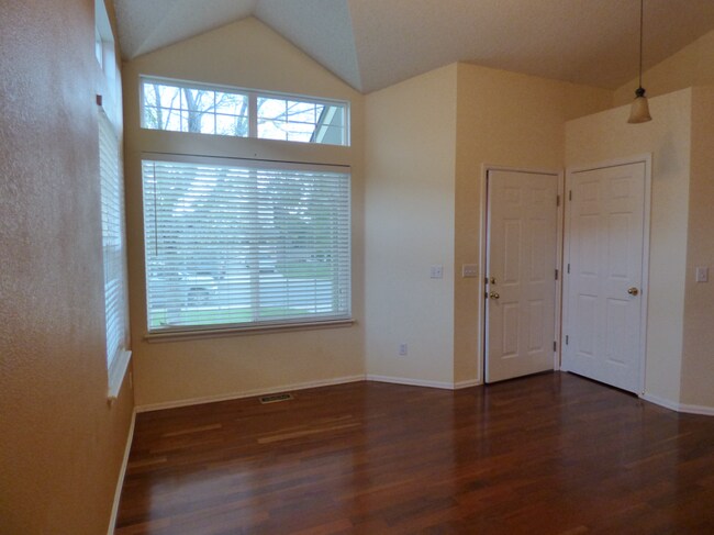 Building Photo - Fabulous Highlands Ranch Home!