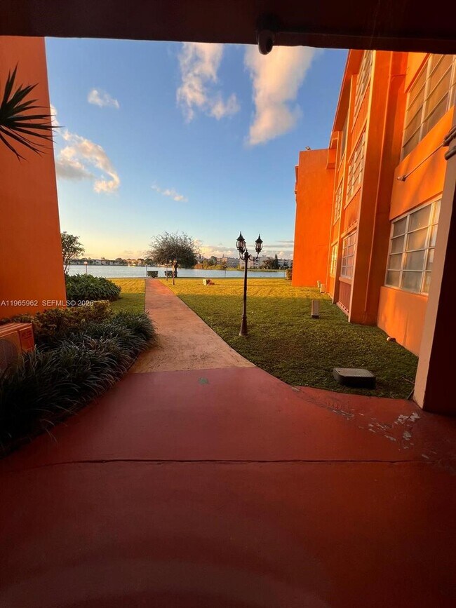 Building Photo - 1591 NE Miami Gardens Dr