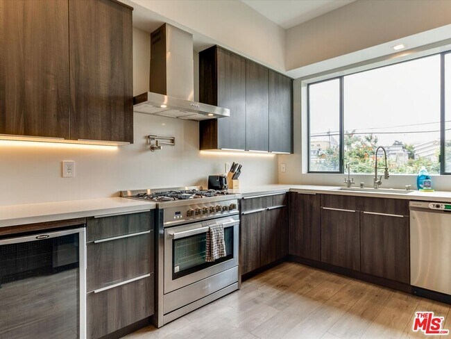 Building Photo - 4830 Pickford St