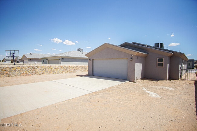 Building Photo - 14913 Tierra Isaiah Ave