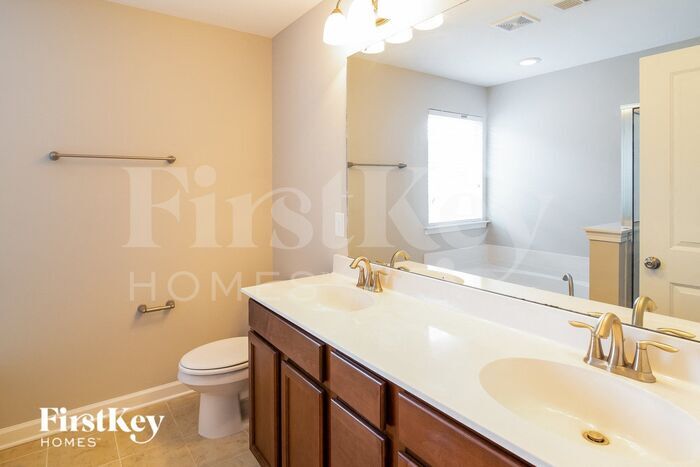 Building Photo - 3037 Adventure Way