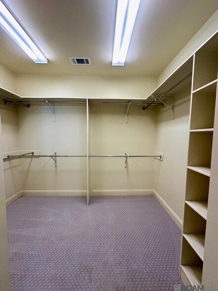 Building Photo - 10723 Hillbrook Ave