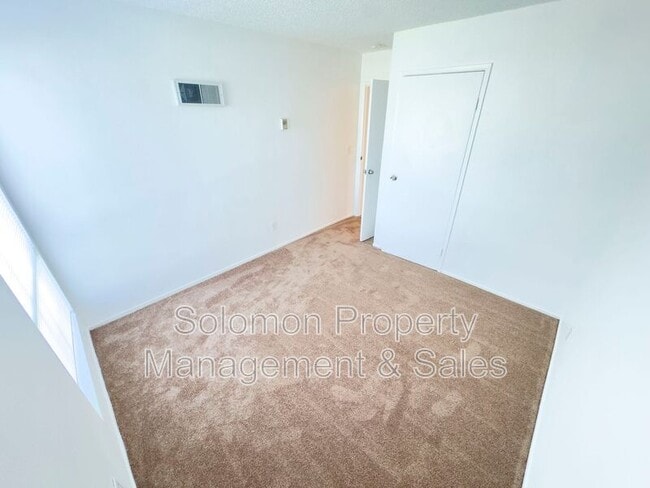 Building Photo - 529 Sandalwood Pl