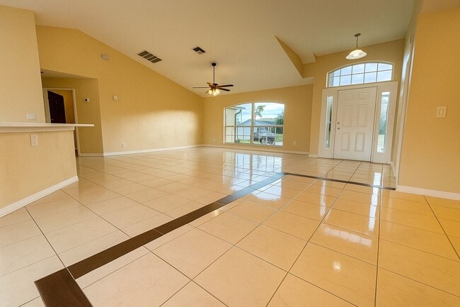 Building Photo - Elegant Newly Remodeled 3-Bedroom Home in ...