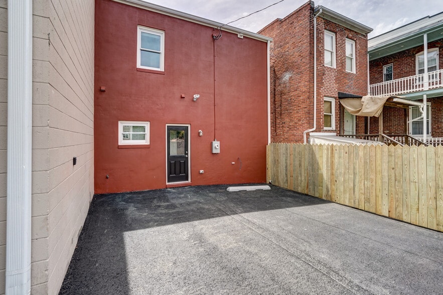 Building Photo - 14 1/2 W Leigh St
