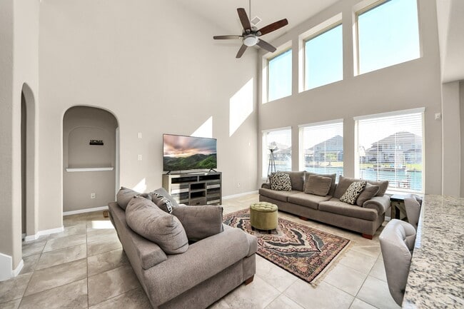 Building Photo - 29482 Westhope Dr