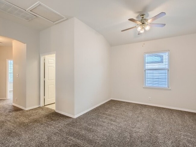 Building Photo - Home in Stone Oak!