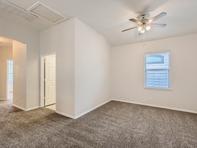 Building Photo - Home is Stone Oak!