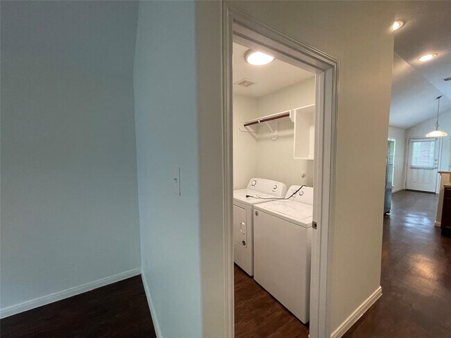 Building Photo - 13429 Raintree Dr
