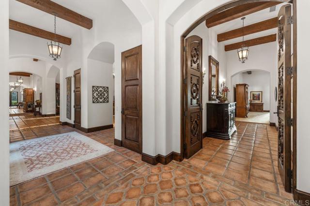 Building Photo - 6870 La Valle Plateada