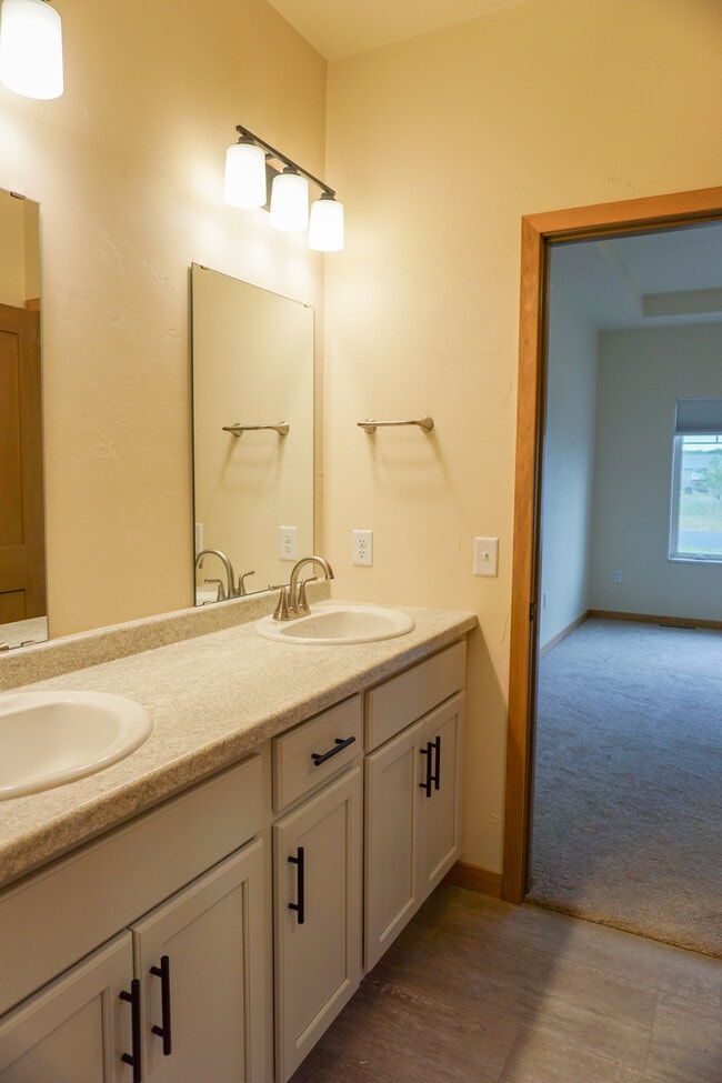 Building Photo - 2682 Princeton Dr