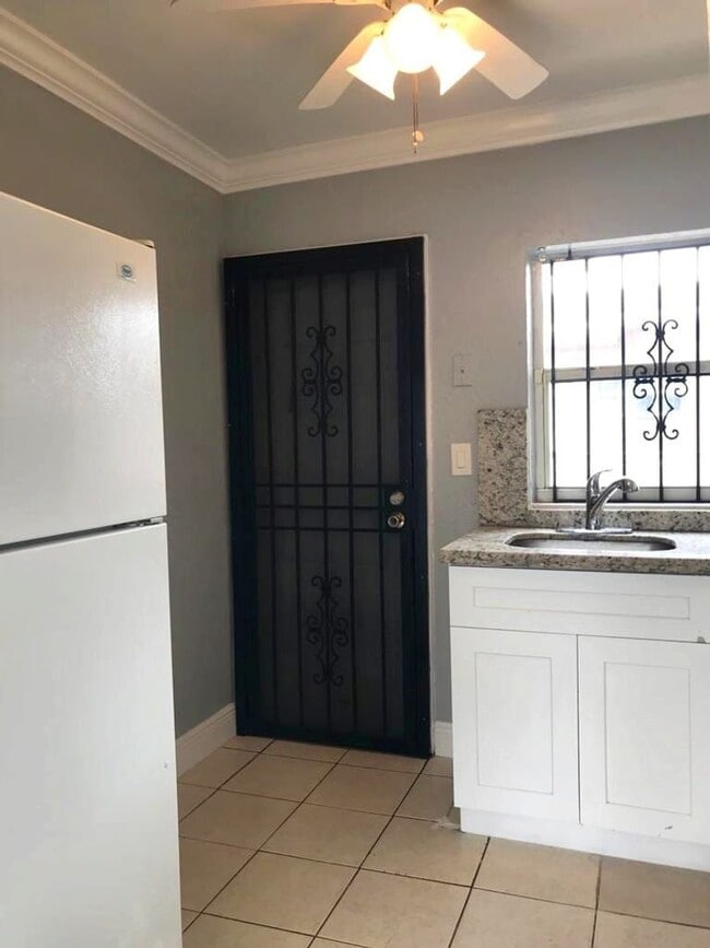 Building Photo - Two charming Houses available for Rent