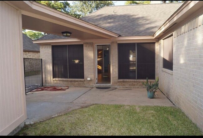 Building Photo - 22527 Wildwood Grove Dr