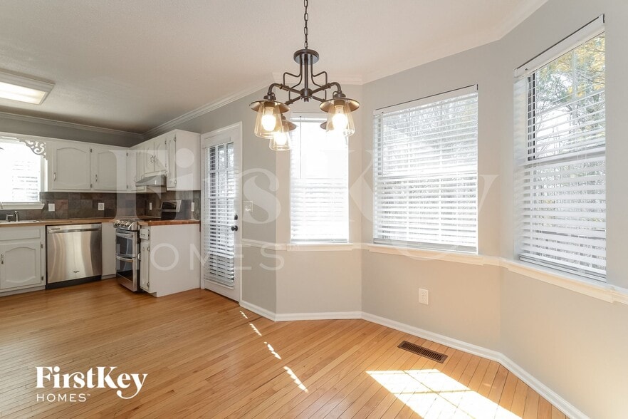 Building Photo - 1049 Independence Ct
