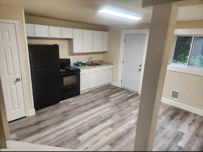 Building Photo - 212 S Dunlop St