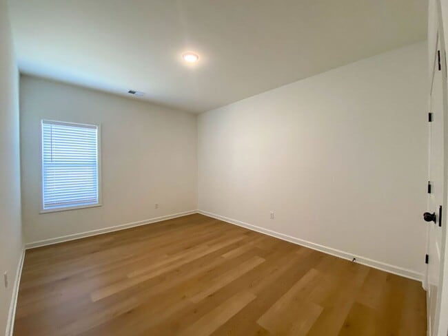 Building Photo - 4 bedroom, 2 bathroom near Brighton Middle...