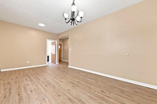 Building Photo - 164 W 31st St