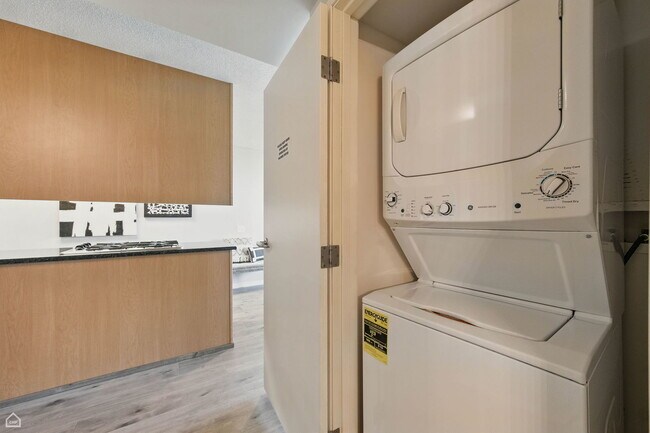 Building Photo - 9715 Woods Dr