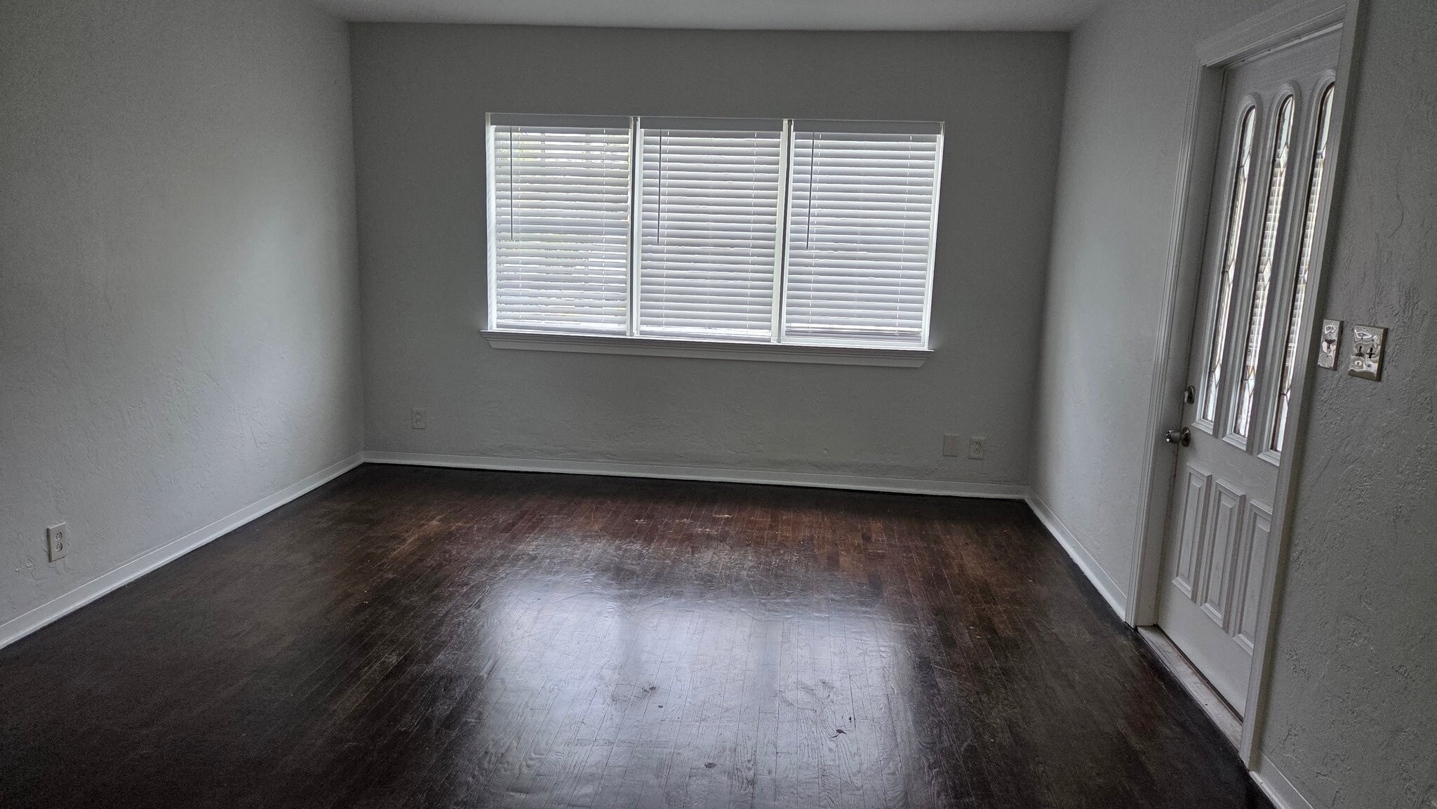 Building Photo - 311 SW 12th Ct