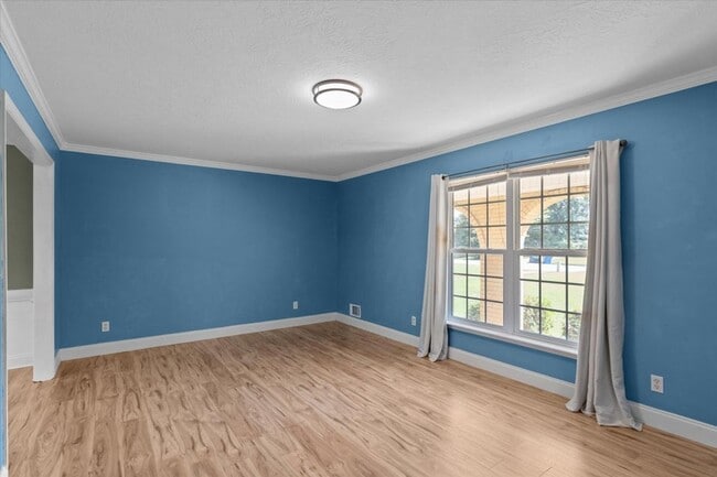 Building Photo - 175 Creekview Cir