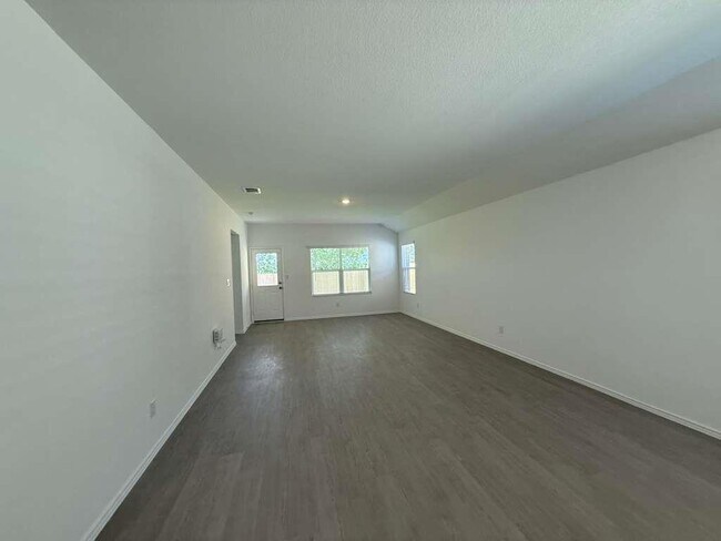 Building Photo - 623 Sormonne Lp