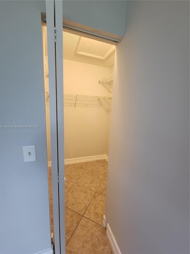 Building Photo - 10960 NW 29th Ct