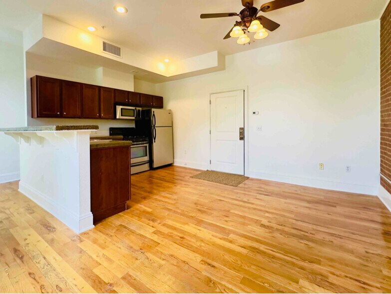 Building Photo - 3211 Zuni St