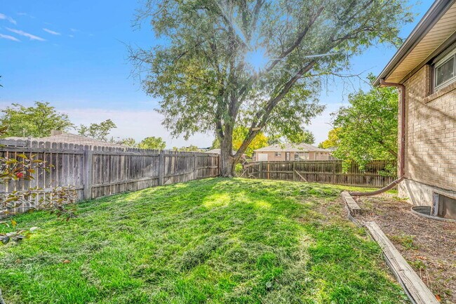 Building Photo - $2,595, 3-bed, 2-bath located in Denver.