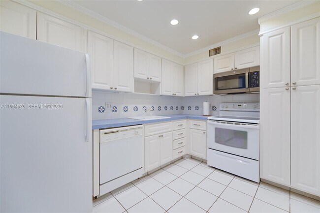 Building Photo - 1980 S Ocean Dr