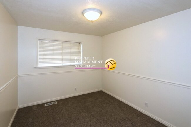 Building Photo - 4 Bedroom Cottonwood Heights Home