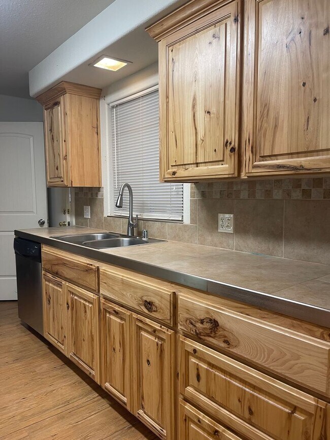 Building Photo - SHASTA FOREST VILLAGE / MANUFACTURED 2 BED 2 BATH HOME IN SHINGLETOWN
