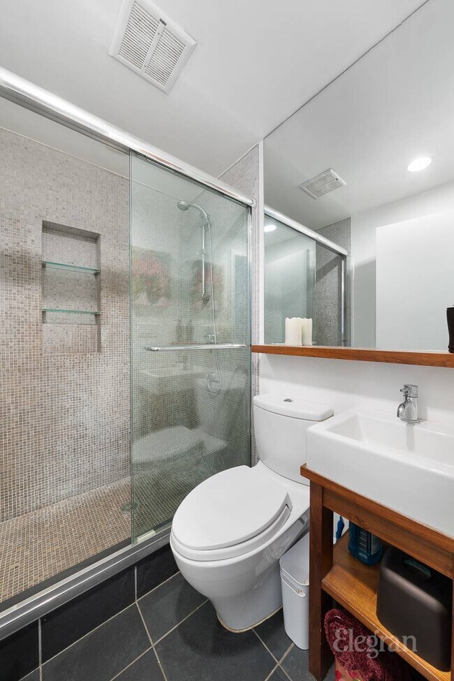 Building Photo - 138 W 10th St