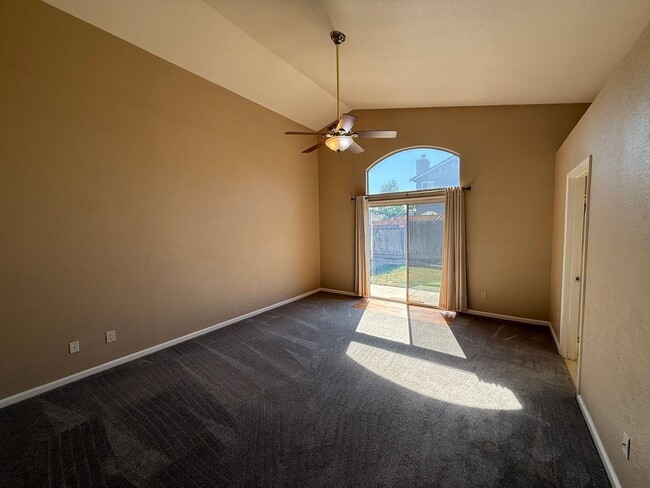 Building Photo - 4-bedroom Single Story home in Ripon!