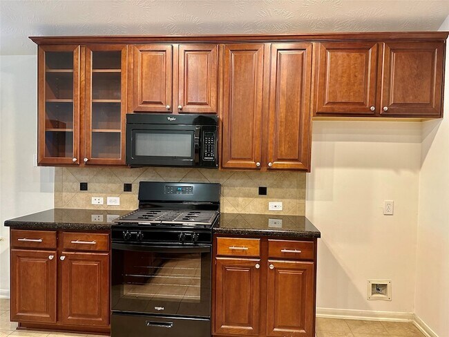 Building Photo - 30415 Deleon Fields Dr