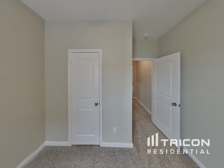 Building Photo - 9721 Sierra Grande Dr