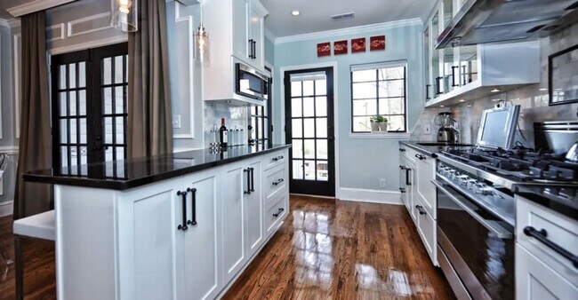 Building Photo - 600 Hermitage Ct