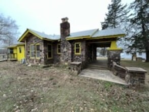 Building Photo - Come take a look at this 3-bedroom 2-bath home in New Blaine.