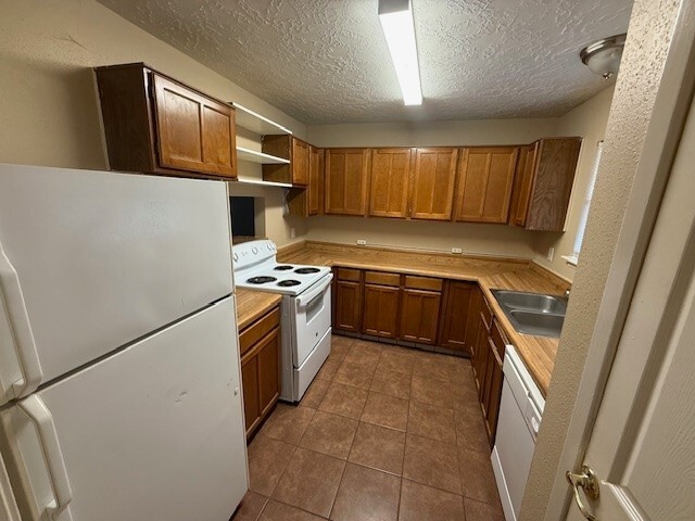 Building Photo - 2402 Autumn Springs Ln