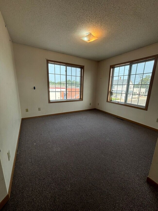 Building Photo - 33 W Minnesota St