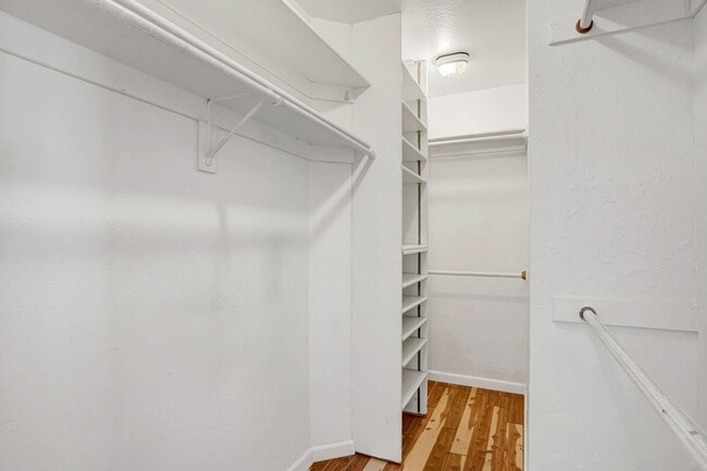 Building Photo - Spacious 4 bed, 2.5 Bath Home with Bonus Room and Pool in Palo Alto!
