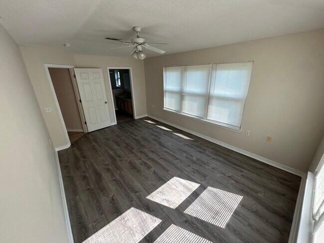 Master Bedroom - 1311 Jasper St