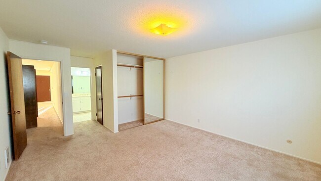 Building Photo - 2133 Santa Clara Ave