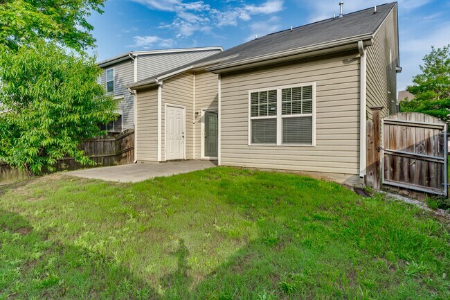 Building Photo - 223 Chestnut Oak Ln