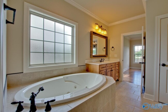 Building Photo - 4905 Saddle Ridge Dr SE
