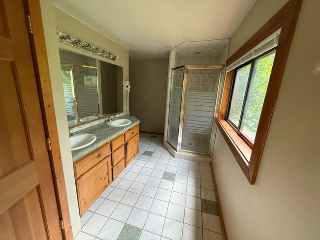 Building Photo - 3 bed 2 bath in Victor
