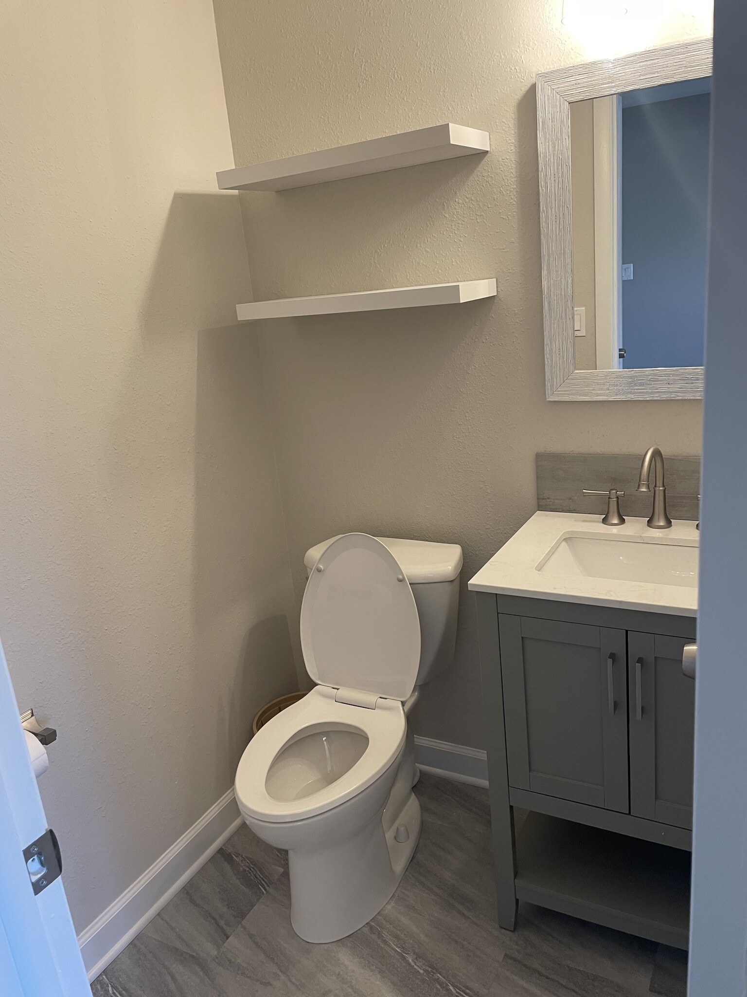 1/2 bath/powder room - 630 Wilson Dr