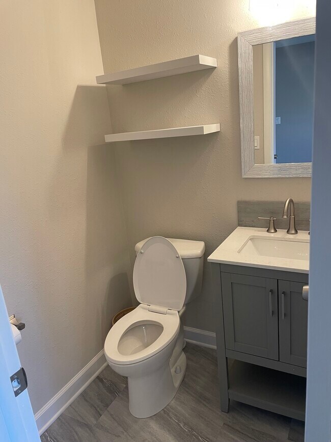 1/2 bath/powder room - 630 Wilson Dr