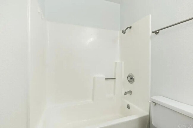 Building Photo - Conveniently Located - Available Immediately!